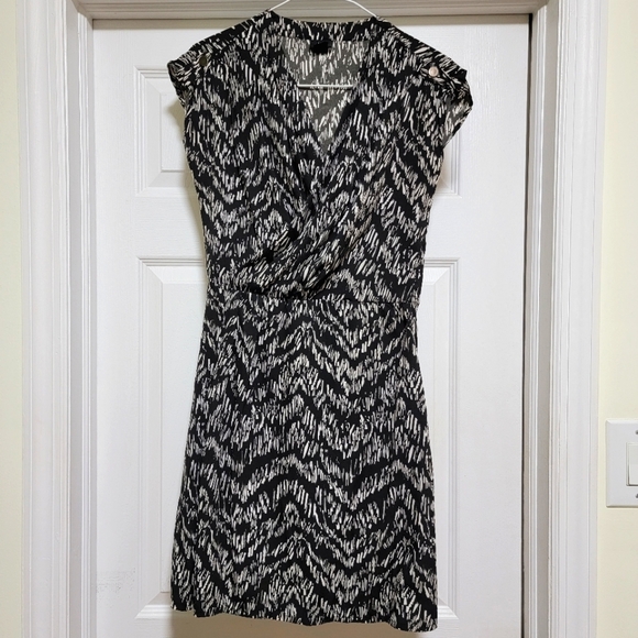 H&M Black n White Short Faux Wrap Dress sz 4 sz 12 - Picture 3 of 8
